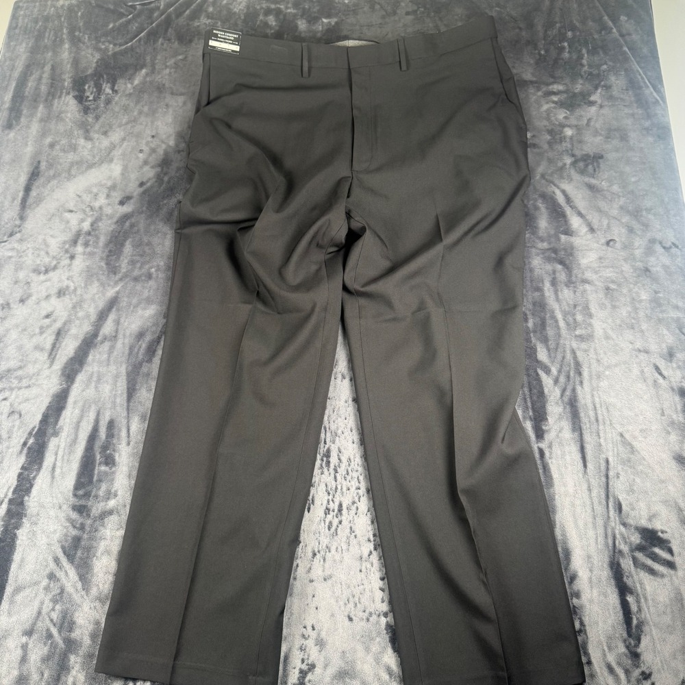 NWT Haggar Dress Pants Mens 42x32 Black Premium Comfort Classic Fit Flat Front
